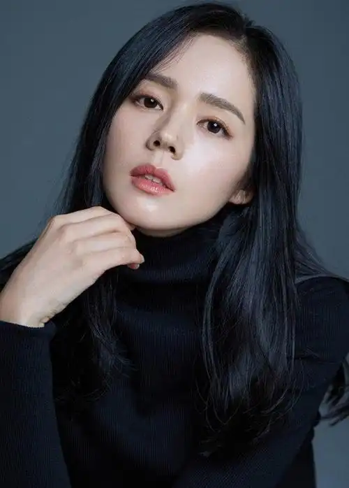 出道20年的韩佳人还是这么美!日常造型简约素雅,一点不像40岁