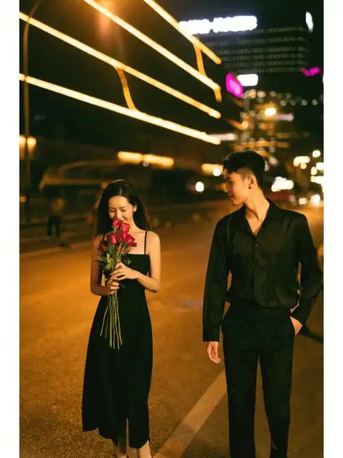 捕捉夜色中的灿烂爱情78绝美街拍婚纱照