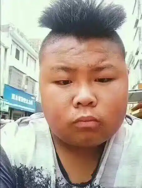 你觉得这张照片不丑的话那你就不丑.