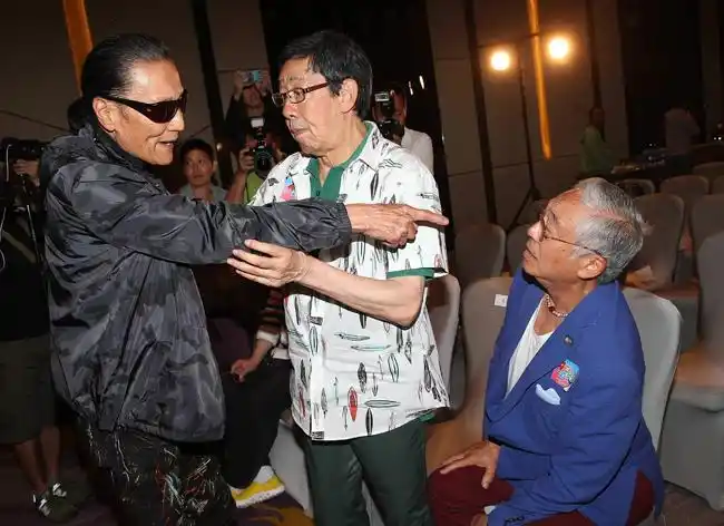 谢贤打曾江?网友质疑是为了宣传节目而作秀(2)