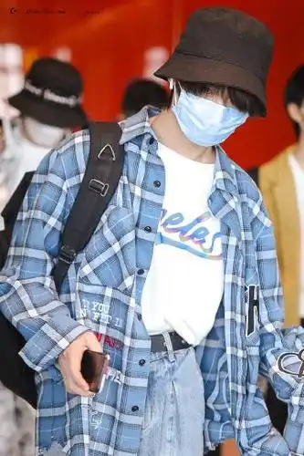 圈内萌妹 丁程鑫超话丁程鑫今日份机场出发饭拍～ 是夏日