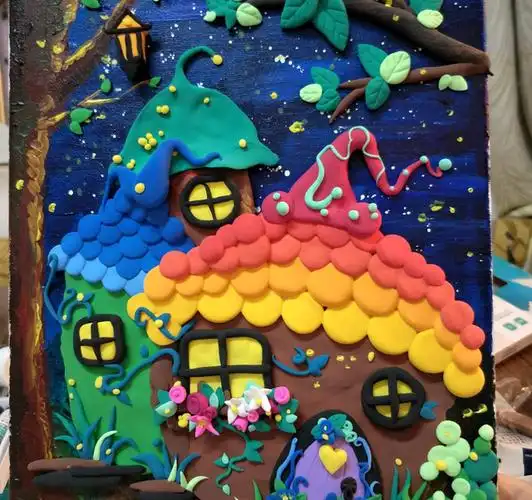 超轻粘土是一种新的手工造型材料,它是纸粘土的一种,因为它超轻,不粘