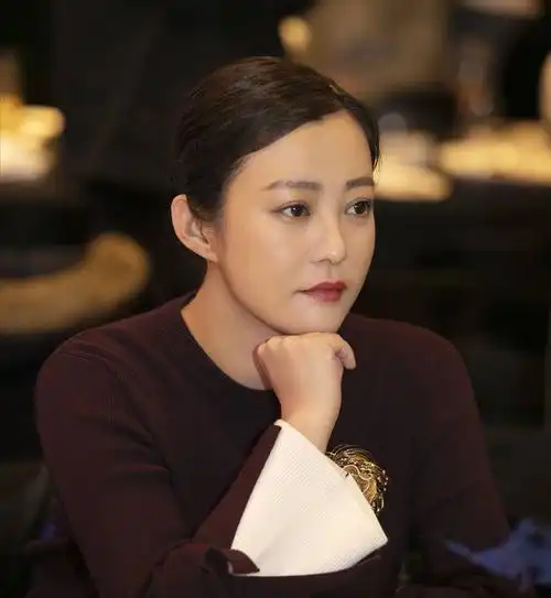 郝蕾:三段感情两段婚姻,二婚嫁圈外人,如今带着双胞胎艰难生活|邓超