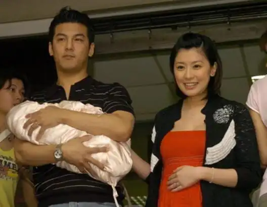 42岁孙志浩,看了前妻贾静雯近况,再看看现任,差距太明显!