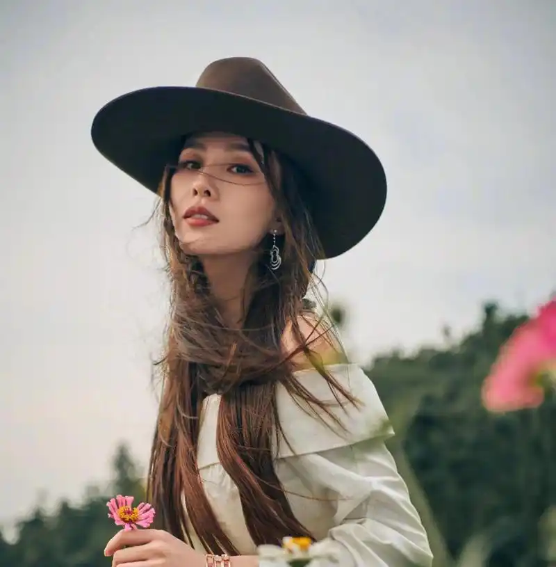 刘诗诗陈妍希健身同框旧照,好身材不输少女.