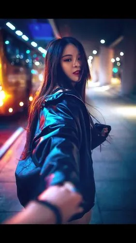 一个人看夜景伤感图片