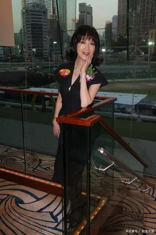 永葆青春潘迎紫70岁的颜值传奇