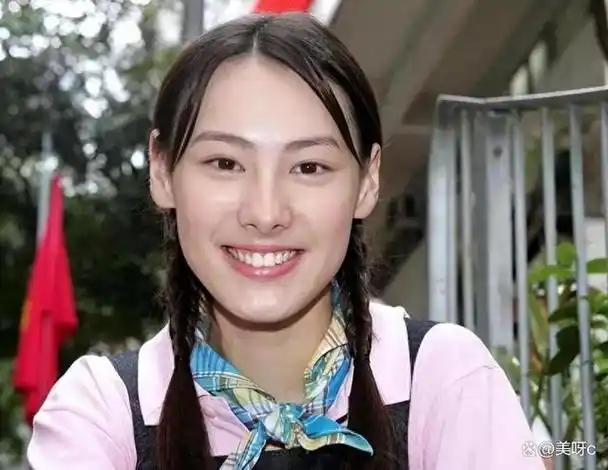 12年后才明白,为什么当年梁洛施离开李泽楷时果断又决绝