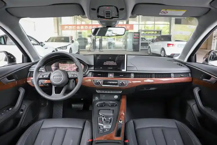 2020款 奥迪a4l 45 tfsi quattro 臻选致雅型内饰
