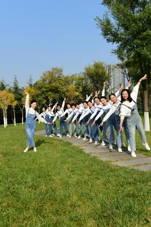 银龄开心阿姨背带裤专辑集体篇(总字20—10—748)