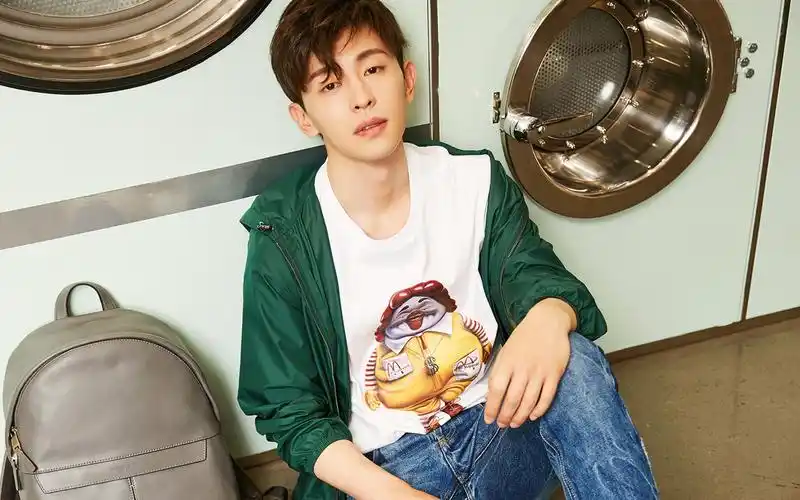 邓伦高清帅气杂志写真图片桌面壁纸