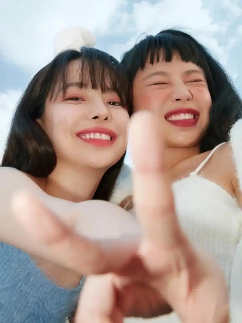 甜酷少女感90送你c位出道!噔噔~一起来欢迎新成员加入小奶瓶 - 抖音