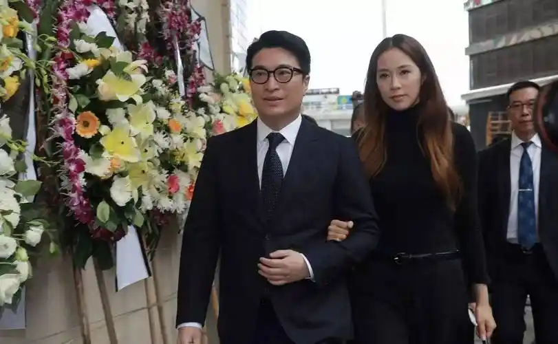 徐子淇与李家诚雪地秀恩爱!嫁入豪门后已连生四胎_老公_孩子_个人