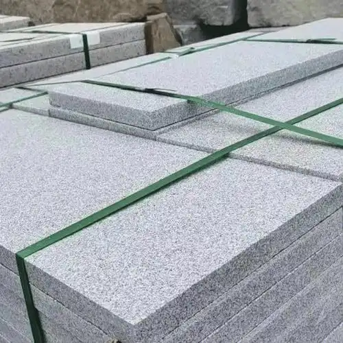 天然花岗岩石材芝麻白灰黑火烧板黄锈石荔枝面路沿麻石地砖大理石