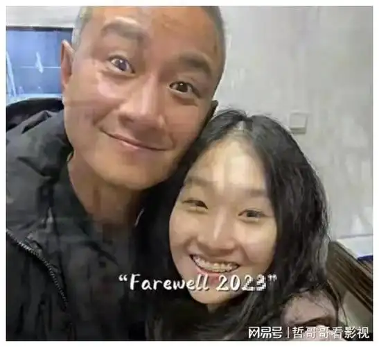 文章大女儿晒出游照15岁遗传爸妈高颜值身材高挑高母亲一头