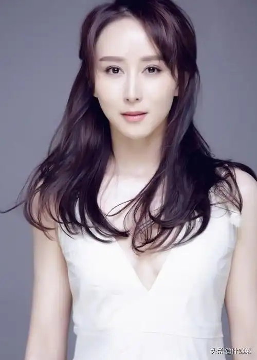 胡静,1977年11月13日出生于云南楚雄彝族自治州楚雄市,中国内地影视女