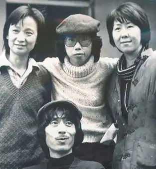 三十年前,导演董今狐与(前)副导王玫(后中,已病逝,与董元配王玫同名)