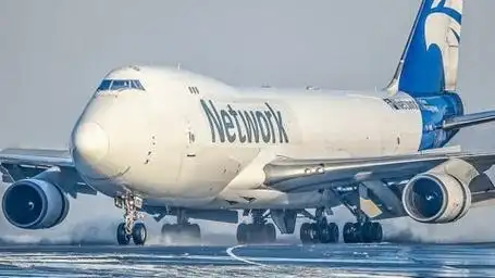 机场近距离拍摄飞机起飞的过程!场面之大,令人感到