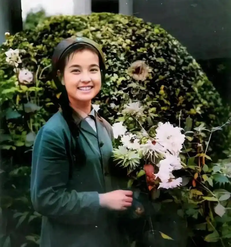 年轻时的刘晓庆,清纯婉约,端庄大方,很有福相