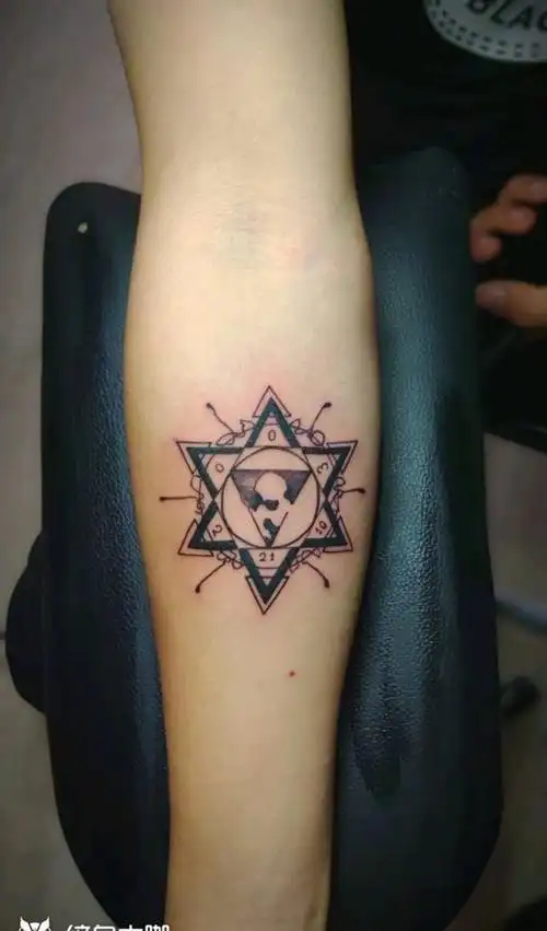 六芒星纹身图片_手臂图腾纹身图案
