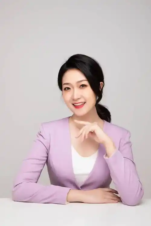 05重庆之声主持人安琪推荐书目《法治的细节》606重庆新闻频道主持人