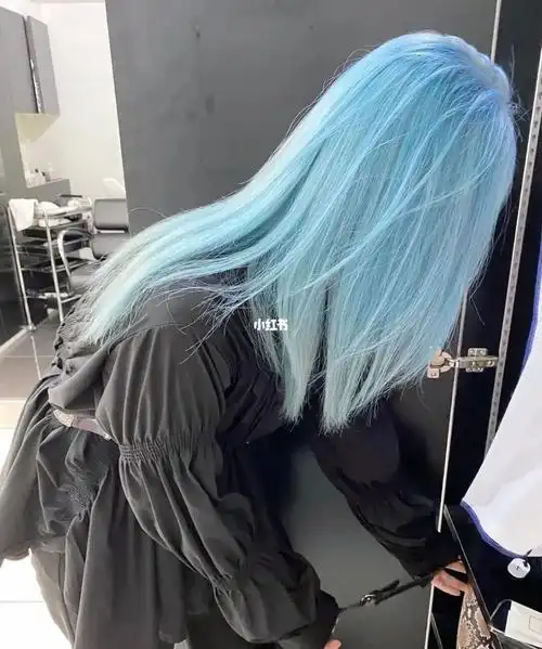 冰蓝色发色这么好看