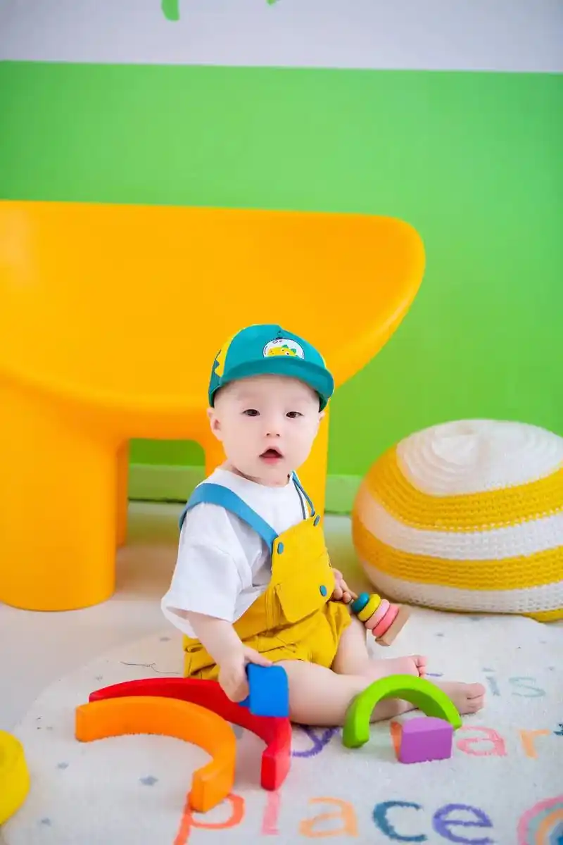 小宝宝一周岁照片留念,小帅哥!幸福快乐一家人!!##愿宝贝健 - 抖音