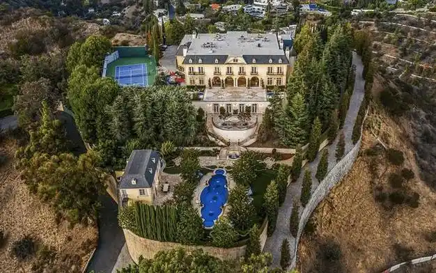 马|豪宅|住宅区|驯养动物|电影导演|高档小区|比弗利山庄|奥林匹克