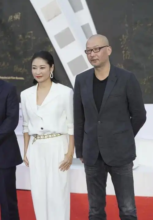 管虎梁静风波后牵手同行!惨遭丁昱彤喊话:姓梁的你到底演够了没