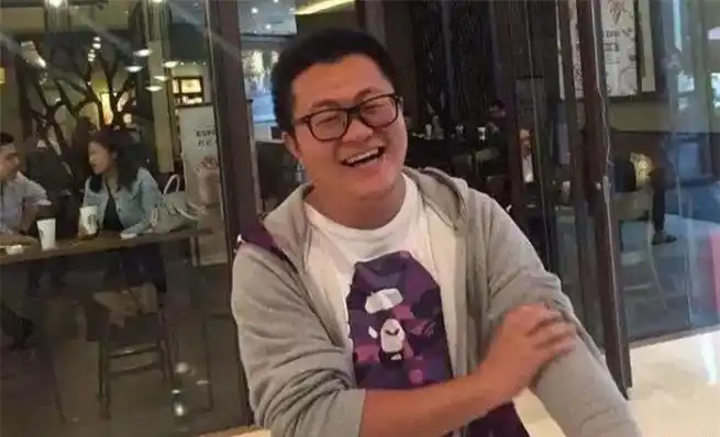 因为孙笑川一直在网上教大家如何网恋撩妹,搞得好像他自己非常厉害一