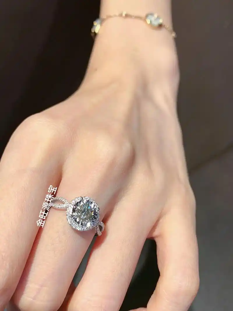 50分钻戒改了3克拉台面78国庆聚餐不怕撞.分享50分六爪钻戒 - 抖音