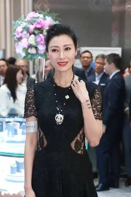 李嘉欣真是给了豪门黄金.曾经身高1.