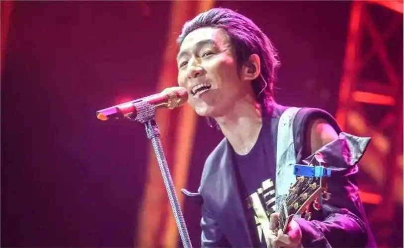 陈羽凡25岁女友素颜照曝光 两人谈恋爱都用暗号接头