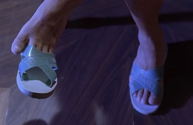 夏天,穿鞋精致的男孩子好像变少了,而且有的人甚至直接踢个拖鞋就上街