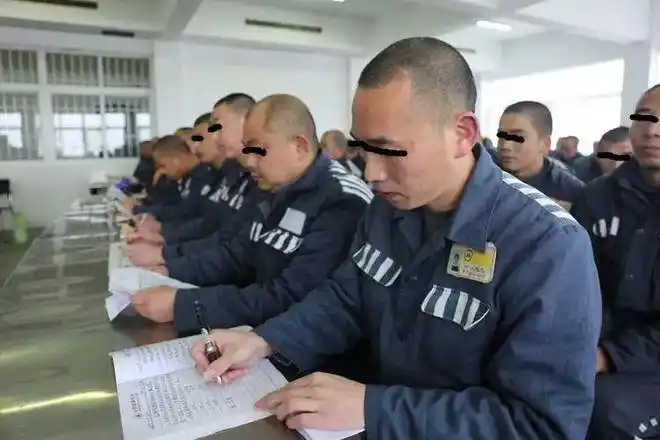 初到监狱服刑人员得先过这三关