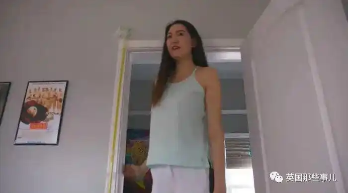 作为世界上腿最长的人之一,这妹子身高2米还酷爱穿高跟鞋