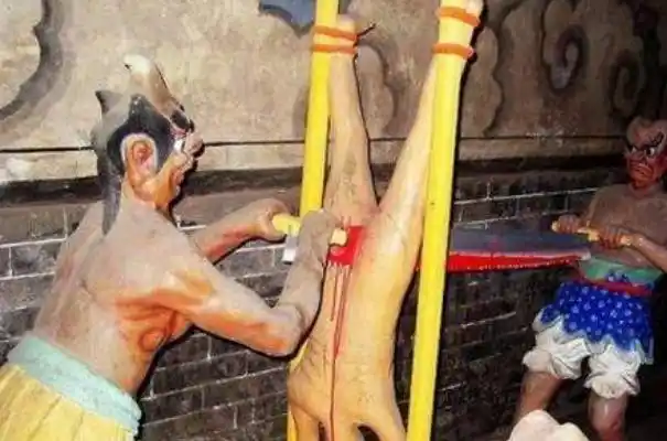 世界历史十大酷刑排行榜车裂腰斩上榜俱五刑最残酷每一