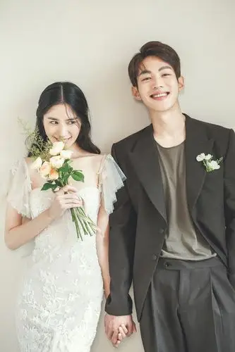 拍婚照涨姿势了 之前那些姿势早就out了__凤凰网