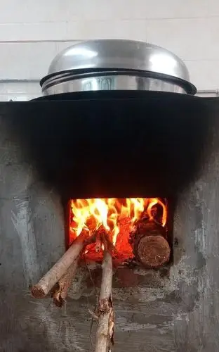 90后小伙发明节能柴火灶,干净无烟又省柴
