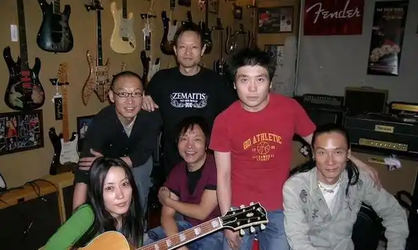 窦唯:两度离异,愧对俩闺女,俩份嫁妆背后,藏深深父爱