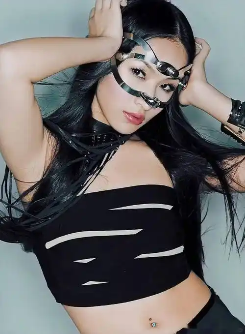 39岁萧亚轩,绝代风华的性感魅力!