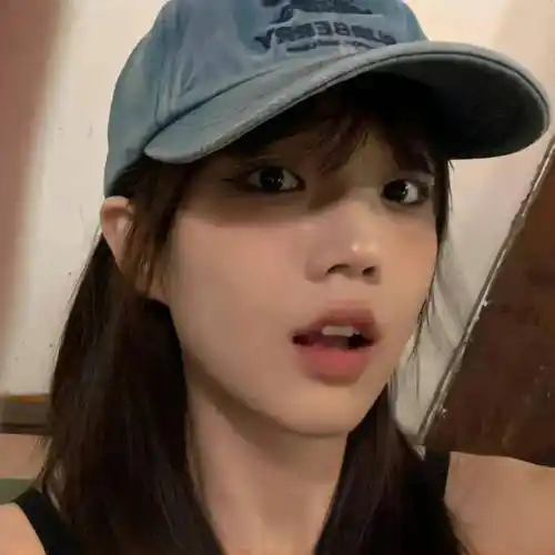 超好用的鸭舌帽女生头像cr:l0wr15e酷飒小姐姐头像03活的精彩且迷人