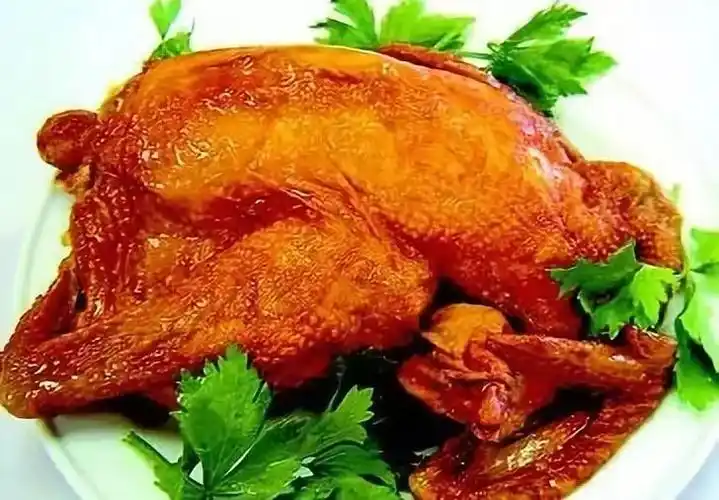 p>重庆油炸香酥童子鸡起源于 a href="#" data-lemmaid="175141">