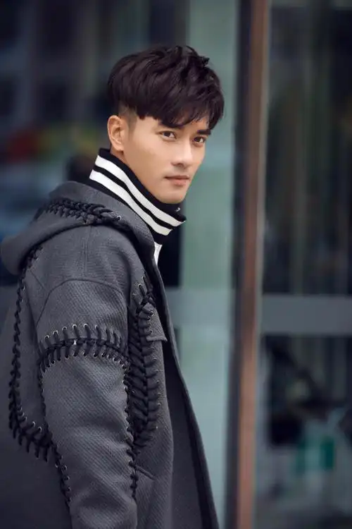 郑凯街拍潮范儿十足