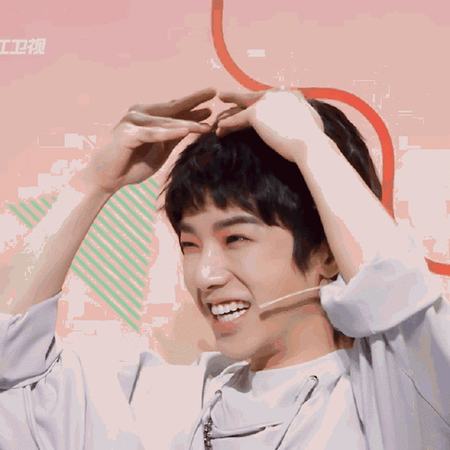 宝宝比心 太可爱咯#华晨宇王牌对王牌