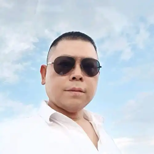 老男孩李哥头像