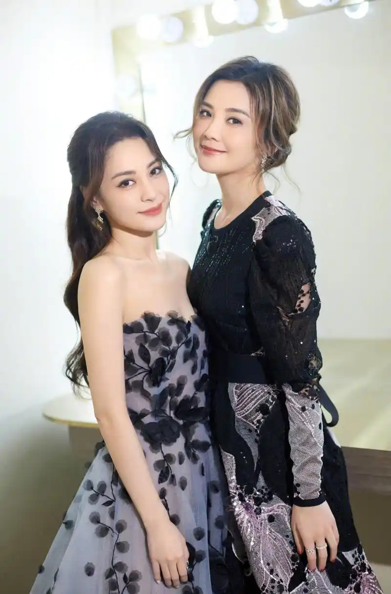 蔡卓妍与百亿太子爷分手 蔡卓妍与富三代男友石恒聪分手,两人相恋六年