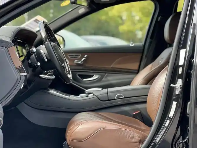 奔驰s600l.指导价 269.8万 落地300万 配置了1 - 抖音