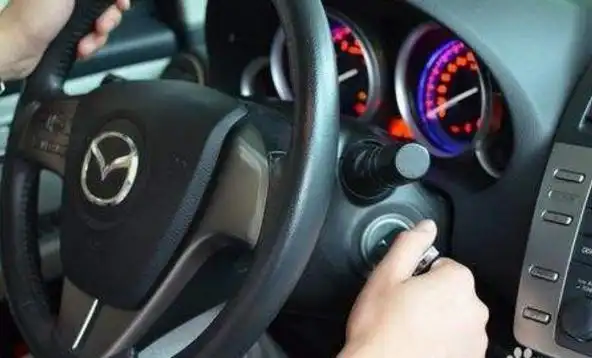 开了这么多年车,你的打火姿势真的正确吗?别再较劲了