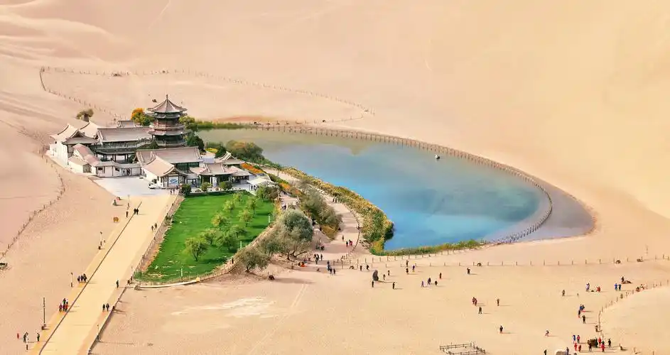 敦煌月牙湾月牙泉沙漠东晋古墓